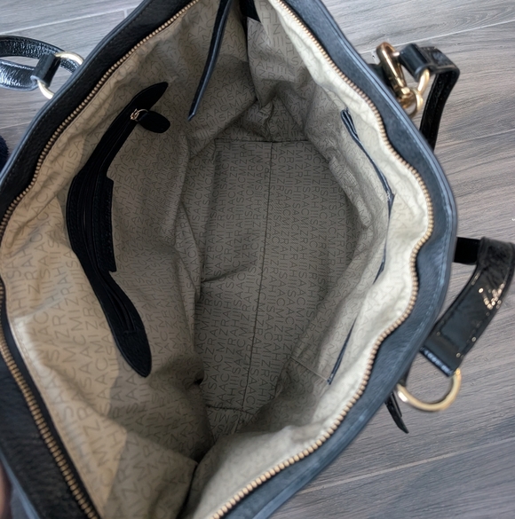 🎉HOST PICK🎉 Isaac Mirazhi Live Gold Hardware Leather Tote Bag with Tassel - Picture 4 of 5